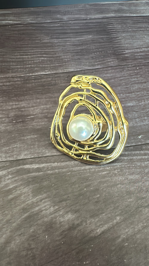 Adjustable center pearl ring