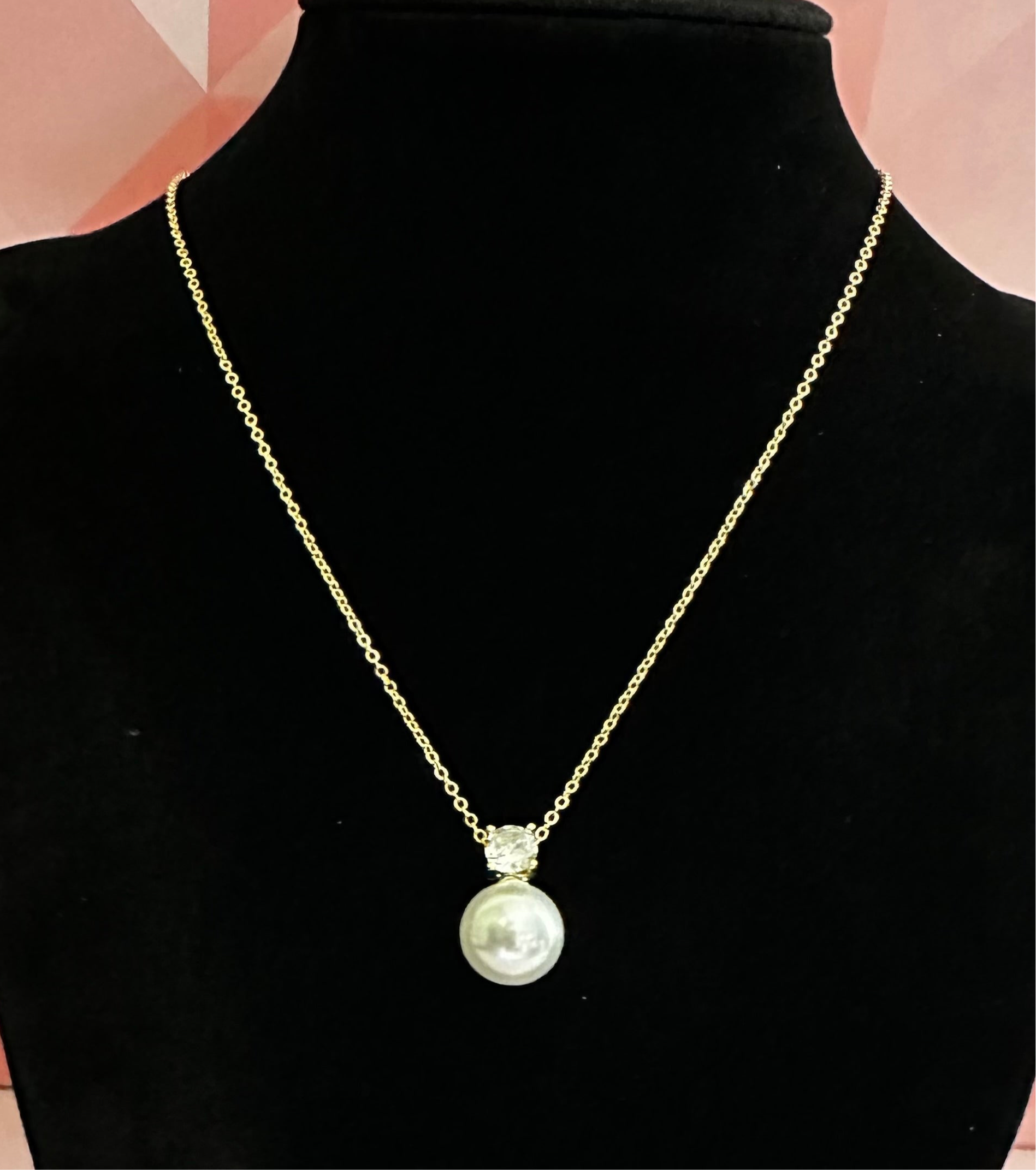 Pearl necklace with diamond